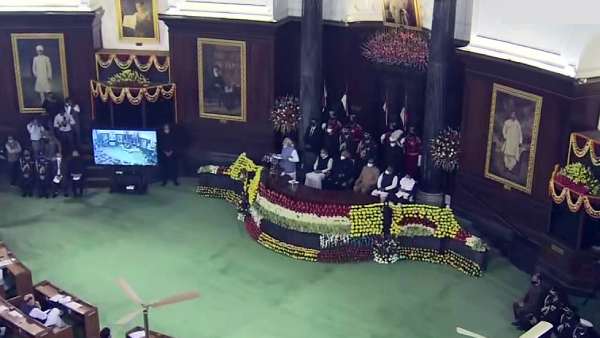 யார் கலந்து கொள்கிறார்கள் 