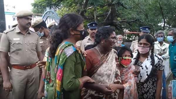 உடலில் தீ வைக்க முயற்சி 