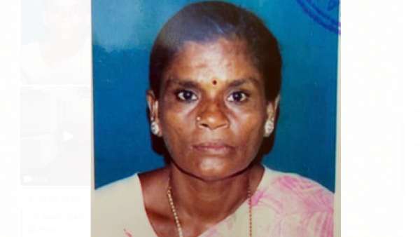 சித்தா பிரிவில் ஊழியர் 