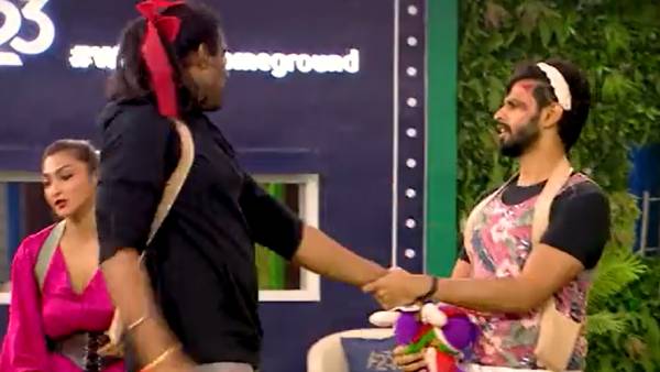 கலாய்த்து தள்ளும் நெட்டிசன்கள்