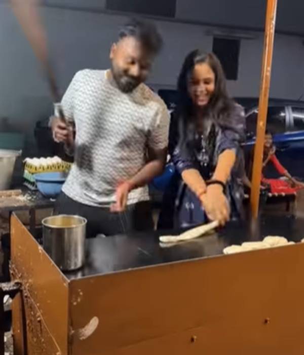 கிராமத்தில் கலக்கும் காதல் ஜோடி