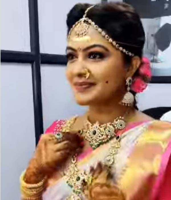 அசத்தும் மகாராணி கெட்டப்