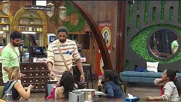 அறிவுரை கூறும் ரசிகர்கள்