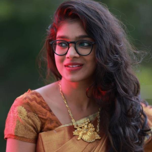 தாவணி போட்ட தமிழ் பொண்ணு தாவணி போட்ட தமிழ் பொண்ணு