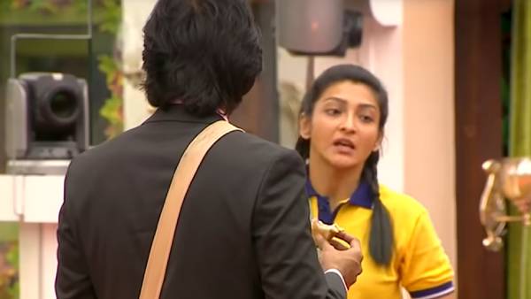 போர்க்கொடி தூக்கிய அக்ஷரா