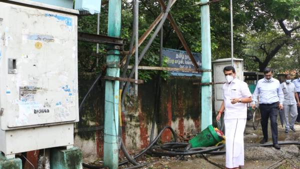 வெள்ள நிவாரண முகாம் 