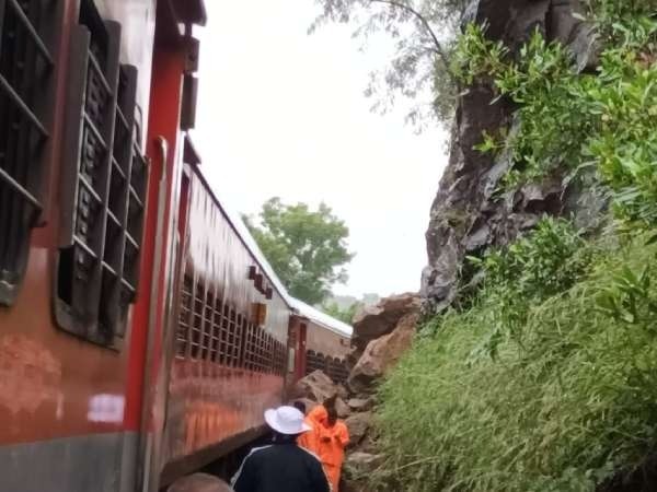 கண்ணூர் - யஷ்வந்த்பூர் பயணிகள் ரயில்