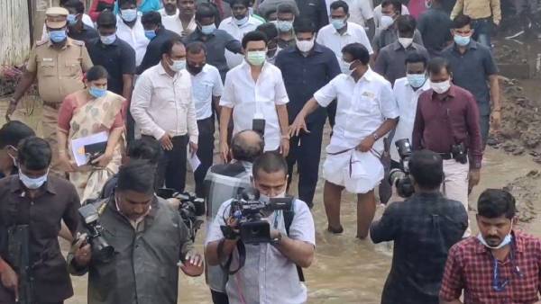  நடந்தே சென்ற முதலமைச்சர் 