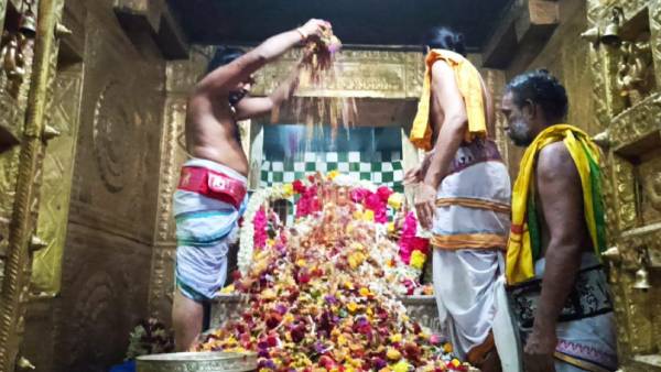 தேவர்களை சிறைபிடித்த முருகன்