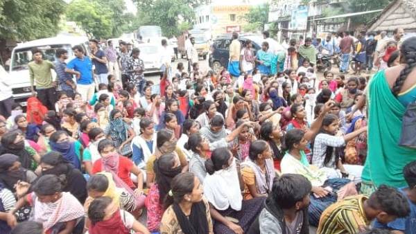 மாணவிகள் பாலியல் புகார்- மறியல் 