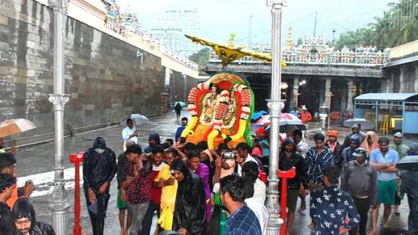 20 ஆயிரம் பக்தர்கள் கிரிவலம் 