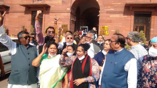 சாயோனி கோஷ் திடீர் கைது 