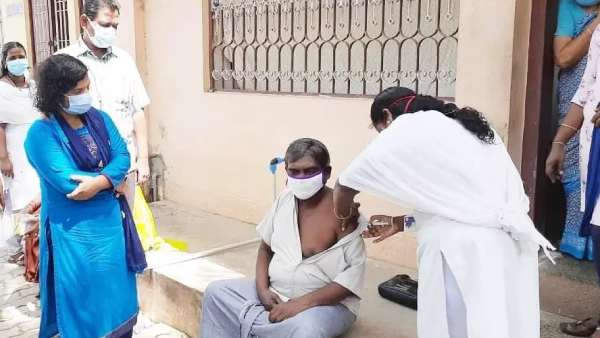 வீடு தேடி கொரோனா தடுப்பூசி 