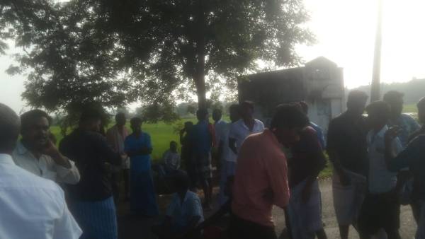 சாலை மறியலில் போராட்டம் சாலை மறியலில் போராட்டம்