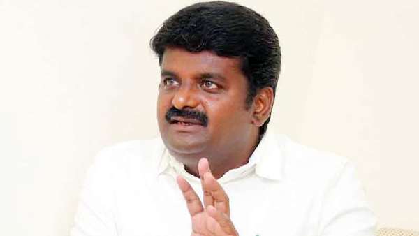 திருமணவிழாவில் அறிமுகமான விஜயபாஸ்கர் திருமணவிழாவில் அறிமுகமான விஜயபாஸ்கர்