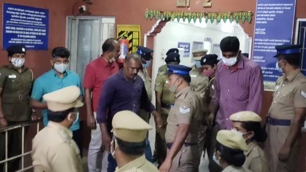 சட்ட பூர்வ நடவடிக்கை 