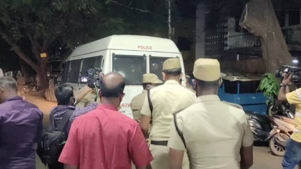 மிதுன் சக்கரவர்த்தி 