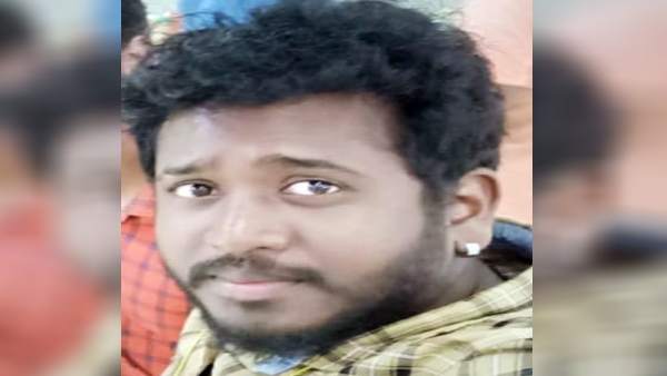 மது ஊற்றி வாழ்க்கையை சீரழித்த தோழி கடந்த மாதம் பத்தாம் தேதி மாலை ஐந்தரை மணி அளவில் இம்ரானின் மகளை அவருடைய தோழியும், தோழியின் தாயார் லட்சுமியும் அவருடைய இரு சக்கர வாகனத்தில் பியூட்டி பார்லருக்கு அழைத்துச் சென்றுள்ளார். பியூட்டி பார்லரில் சிறுமிக்கு ஐ ப்ரோ ட்ரிம் செய்துள்ளார் அப்பொழுது அந்த அழகு நிலையத்தின் பொறுப்பாளர் மேற்கு வங்கத்தைச் சேர்ந்த மன்சில்( 35) என்பவர் சிறுமிக்கு பழக்கம் ஆகி உள்ளார் இருவரும் போன் நம்பரை பகிர்ந்து கொண்டுள்ளனர். மது ஊற்றி வாழ்க்கையை சீரழித்த தோழி கடந்த மாதம் பத்தாம் தேதி மாலை ஐந்தரை மணி அளவில் இம்ரானின் மகளை அவருடைய தோழியும், தோழியின் தாயார் லட்சுமியும் அவருடைய இரு சக்கர வாகனத்தில் பியூட்டி பார்லருக்கு அழைத்துச் சென்றுள்ளார். பியூட்டி பார்லரில் சிறுமிக்கு ஐ ப்ரோ ட்ரிம் செய்துள்ளார் அப்பொழுது அந்த அழகு நிலையத்தின் பொறுப்பாளர் மேற்கு வங்கத்தைச் சேர்ந்த மன்சில்( 35) என்பவர் சிறுமிக்கு பழக்கம் ஆகி உள்ளார் இருவரும் போன் நம்பரை பகிர்ந்து கொண்டுள்ளனர்.
