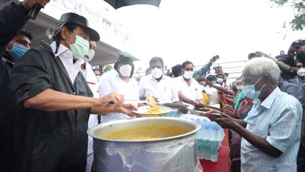 மக்களுக்கு உணவு 