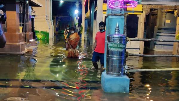 Rain water infiltrated Balasubramanian temple in Chennai teynampet Rain water infiltrated Balasubramanian temple in Chennai teynampet