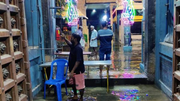 Rain water infiltrated Balasubramanian temple in Chennai teynampet Rain water infiltrated Balasubramanian temple in Chennai teynampet