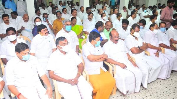 Argument at AIADMK District Secretaries Meeting, face-to-face argument 