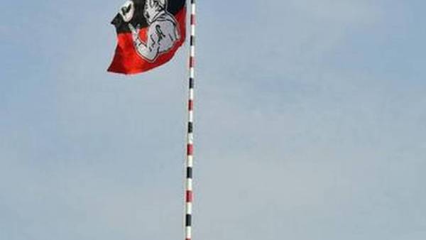 வேட்டி அவிழ்ந்தது 