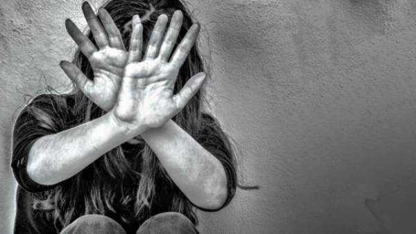 மாணவி குடும்பம் 