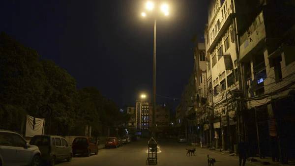 அசாம், கர்நாடகாவில் ஊரடங்கு