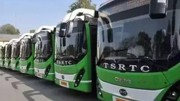 அழகான பெண் குழந்தைகள் பிறந்தது அழகான பெண் குழந்தைகள் பிறந்தது