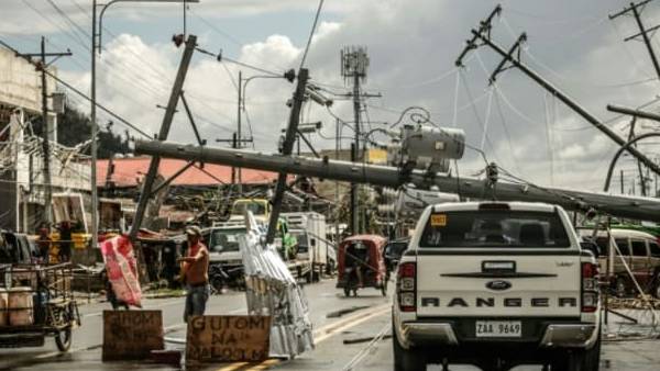  போஸ்ட் கம்பங்கள்