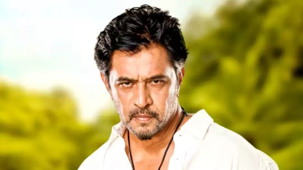 தொகுப்பாளராக அறிமுகம்