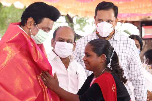 கவுரவப்படுத்திய முதல்வர் ஸ்டாலின் கவுரவப்படுத்திய முதல்வர் ஸ்டாலின்