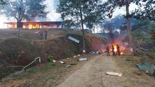 ராணுவ முகாம் தீக்கிரை