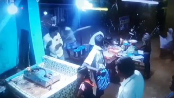 CCTV footage of an attack on a master who did not give free fried rice in Tenkasi CCTV footage of an attack on a master who did not give free fried rice in Tenkasi