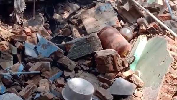Tamil Nadu Kudisai matru variya Building collapses in Tiruvottiyur 