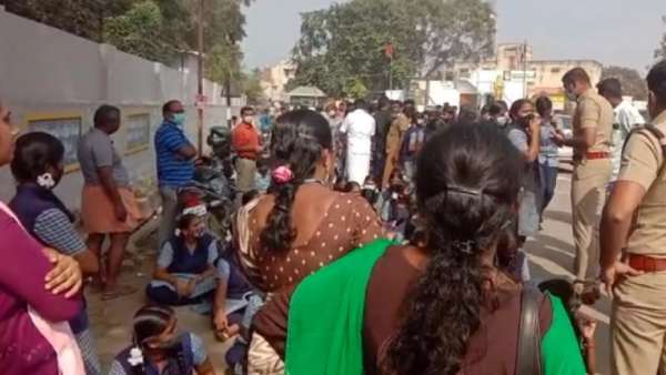 அத்துமீறிய ஆசிரியர் 