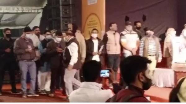 எம்.எல்.ஏ.வின் செயலால் அதிர்ச்சி எம்.எல்.ஏ.வின் செயலால் அதிர்ச்சி