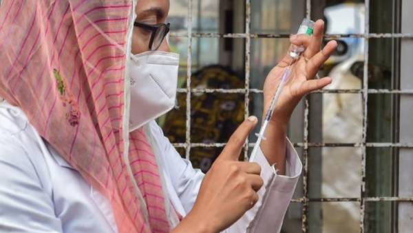 முதலில் தயக்கம் முதலில் தயக்கம்