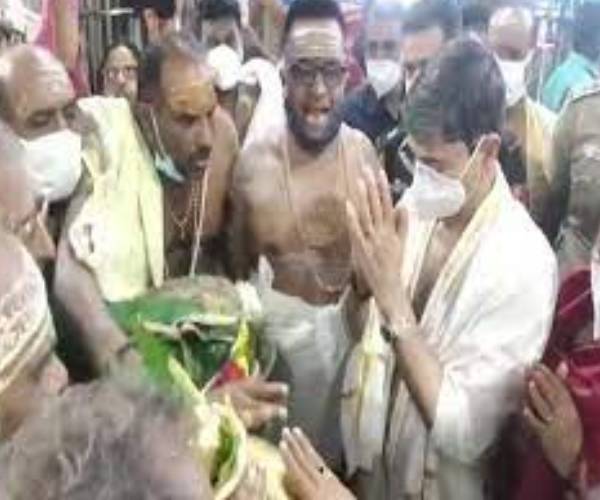 திருச்செந்தூர் முருகன் கோவிலில்..