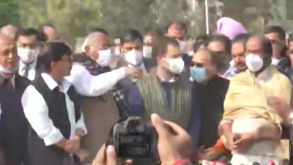 பார்லியில் பேரணி பார்லியில் பேரணி