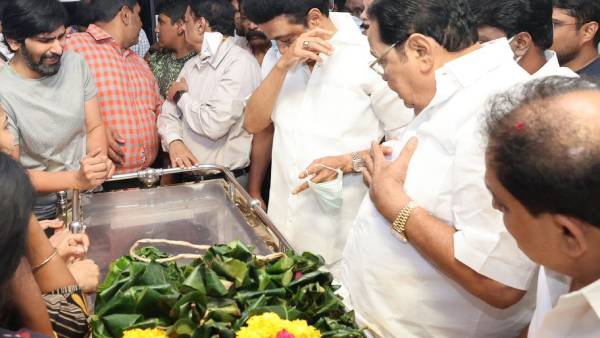 ஸ்டாலின் அஞ்சலி 