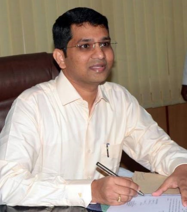 முன்னாள் கலெக்டர் வெங்கடேஷ் ஆஜர் 