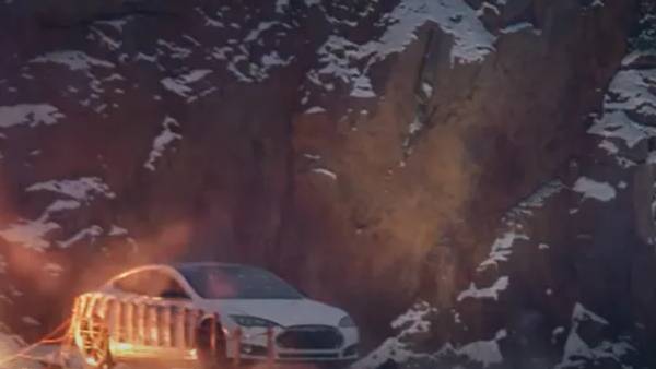 1 கோடி ரூபாய் கார் தூள் தூளானது 