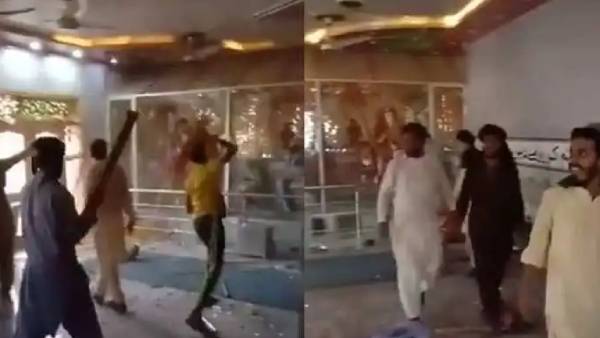 People were involved in a struggle as the idol of a Hindu god was smashed in Pakistan People were involved in a struggle as the idol of a Hindu god was smashed in Pakistan