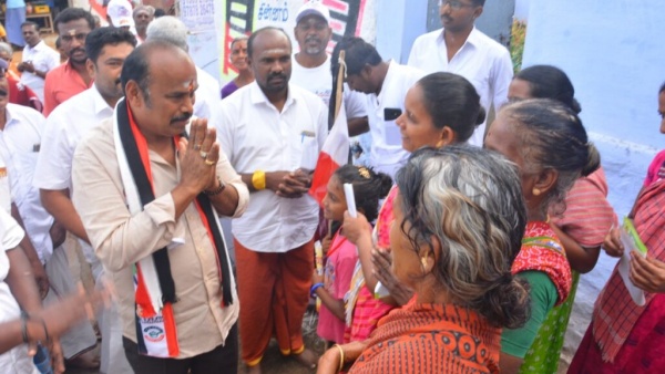 அமமுகவில் இணைந்தார் 