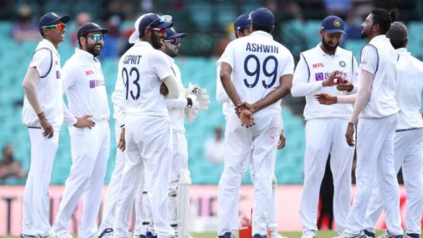 ஆட்டத்தில் குறுக்கிட்ட மழை 