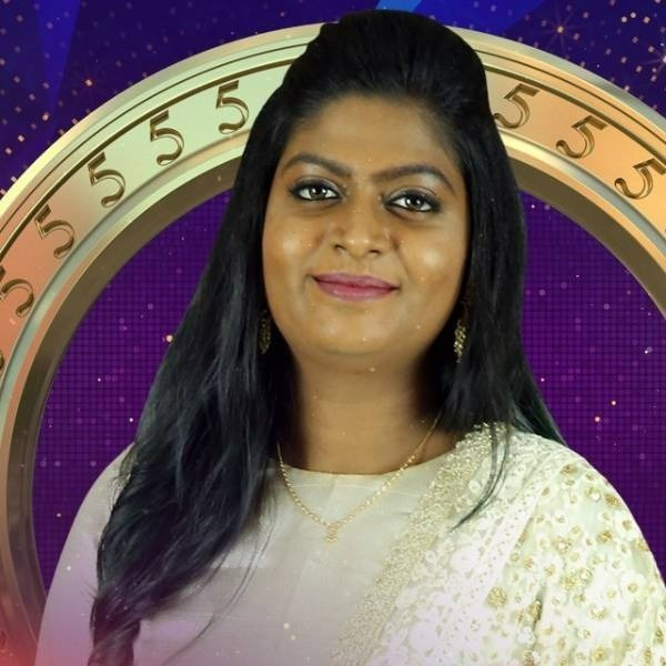 முதல் போட்டியாளராக அறிமுகம் முதல் போட்டியாளராக அறிமுகம்