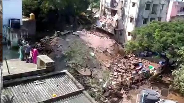 குளத்தின் மீது? குளத்தின் மீது?