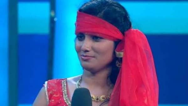 ஜல்லிக்கட்டு, பிக்பாஸ் புகழ் நாயகி ஜூலி ஜல்லிக்கட்டு, பிக்பாஸ் புகழ் நாயகி ஜூலி